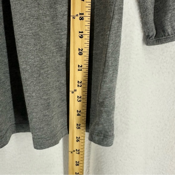 New York & Company Sport Long Sleeve V Neck T Shirt Womens Medium Grey - Picture 4 of 9